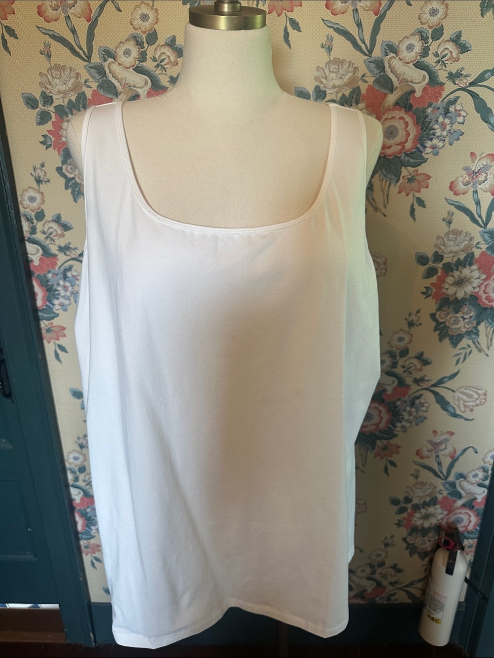 NIC+ZOE White Scoop Neck Tank Top